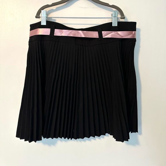 *NWT Black Pleated MiniSkirt - Picture 2 of 9